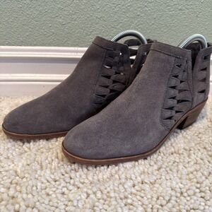 Vince Camuto Women's Greystone Verona Peera Cut- Out Suede Ankle Booties Sz 7.5